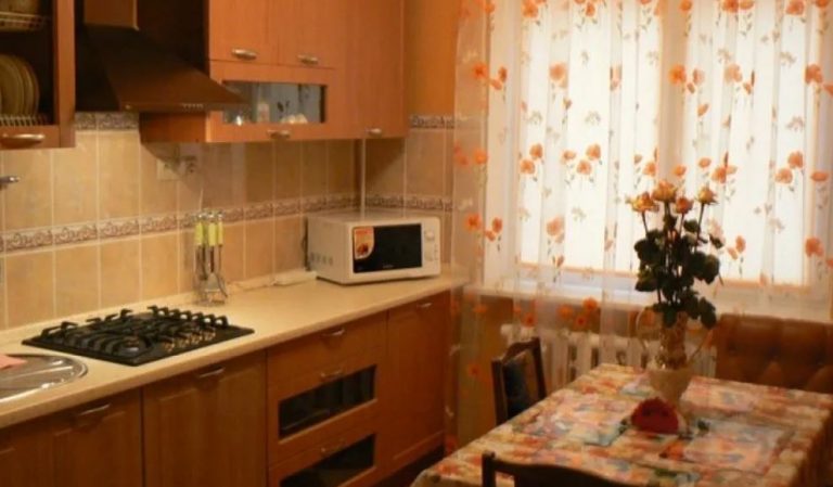 Коли син залишився без роботи, батьки покликали його із сім’єю пожити у них. Це і стало їхньою головною помилкою.