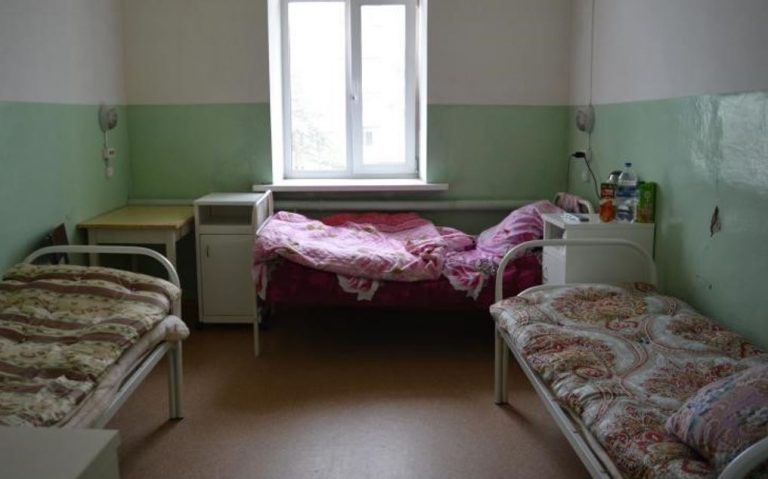 Галина все вмовляла маму позбутися “антикваріату”, але мама не погоджувалася. Проте один день у ліkарні повністю змінив погляди Галини.