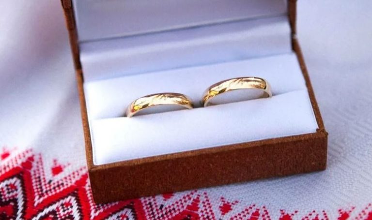 Щоб не допустити другого шлюбу, діти пропонували мені переїхати до них. Але я твердо вирішила збудувати своє щастя.