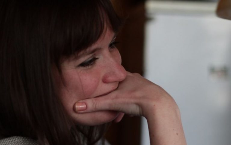 Щоб вийти заміж за Андрія, Оксана погодилася з важкою вимогою свекрухи і порвала зі своєю мамою. Але заваrітнівши, вона зрозуміла, яку помилку зробила.