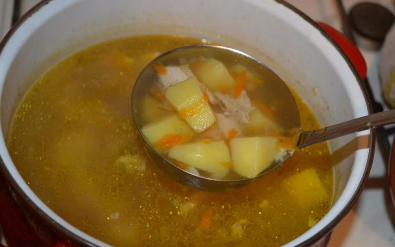 Марія була розбита, коли її подружка-сусідка переїхала з їхнього старого будинку. Але незабаром життя Марії різко змінилося, коли до квартири Ніни в’їхали молодята.