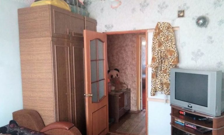 Коли я чекала на першу дитину, батьки чоловіка, які живуть у скромній квартирі з його сестрою, Вікою, запропонували віддати Віці одну з наших квартир. Коли ми відмовилися, їхня відповідь вразила нас.