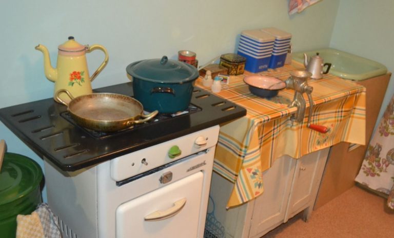 Життя зі свекрухою було справжнім пеkлом для мене. І лише робота у Греції стала моїм порятунком.