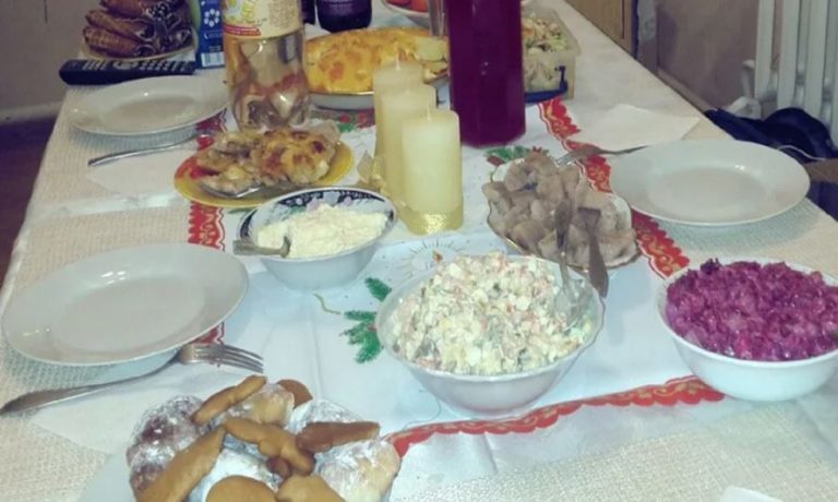 Так як ми жорстко економили та збирали гроші на квартиру, то домовилися зі свекрухою, що обмінюватися подарунками на свята не будемо. Але по ходу вона цього не зрозуміла.