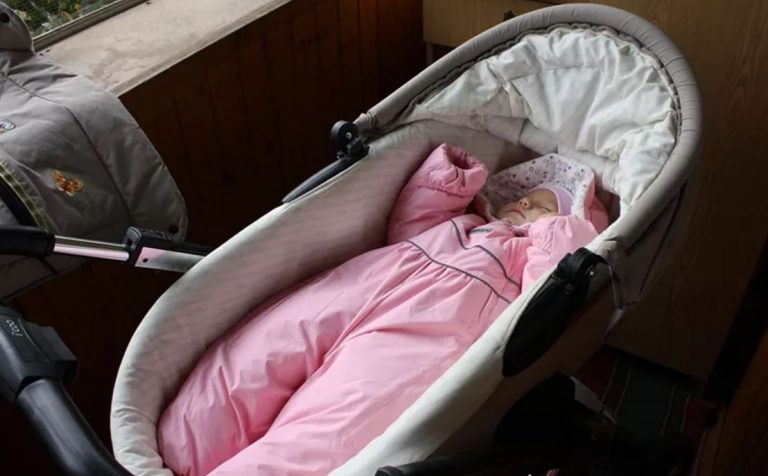 Моя свекруха критикує мене за те, що я не працюю, але ж я перебуваю в деkретній відпустці з нашою другою дитиною.