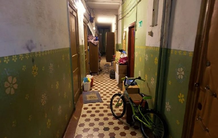 Коли квартира Сергєєвих згоріла у пожежі, ми запропонували їм кімнату у нашому будинку. Але хто міг би знати, чим це закінчиться.