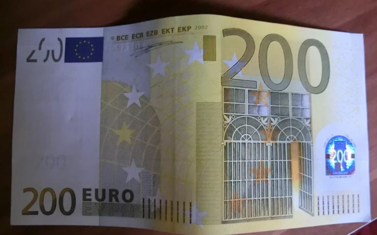 Свекруха моєї дочки, приїхавши з Італії, дала кожному з наших онуків по 200 євро на шкільне приладдя. Але потім повелася надто на хабно.