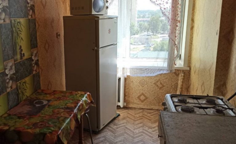 Олег все життя купався у розкоші, і не знав жодних бід. Але все змінилося того дня, коли він увійшов до будинку тієї бідної родини.