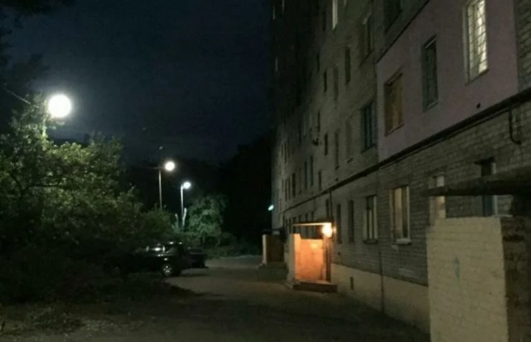 Мало що родич здивував мене своїм несподіваним візитом опівночі, то він ще й образився, що його не зустріли, як належить.