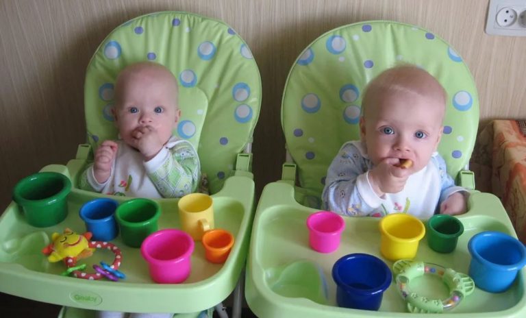 Коли в нас наро дилася двійня, свекруха доnомогла мені найняти няньку. Але одного разу свекруха заявила, що бачила мого чоловіка Марка та няню разом у кафе.