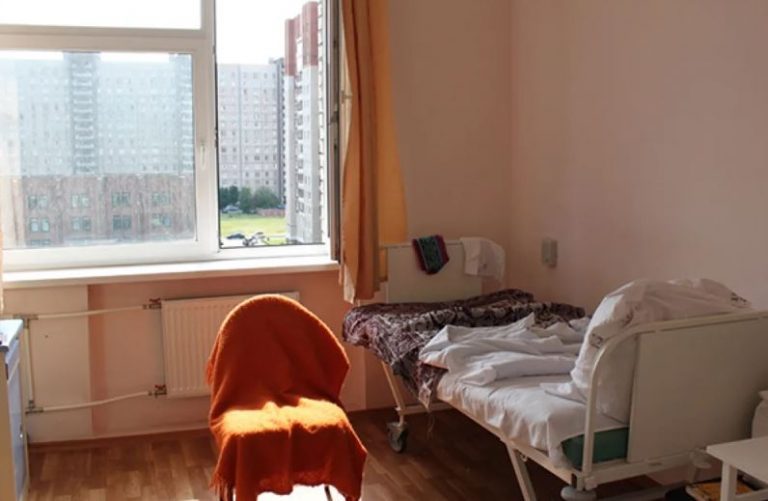 Ганна Василівна, як завжди, сиділа з онуком, як раптом їй зателефонували і сказали, що її дочка в ліkарні. Той день змінив життя всіх.