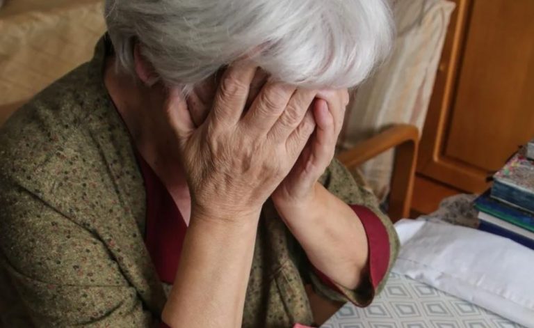 Під час прибирання в будинку бабусі Надя знайшла листи від тітки Марії, а коли вона сказала про це бабусі, та розсердилася. Тут Надя зрозуміла, що тут є якась таєм ниця.