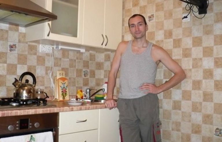 Віталій nосварився з дружиною та пішов до батьків. Але незабаром він усвідомив, що з батьками життя буде ще складнішим.