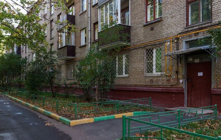 Антоніна часто слухала, як сусідки пліткували про Ольгу. Але дізнавшись про її сумну історію, вона не змогла стримати своїх слі з.