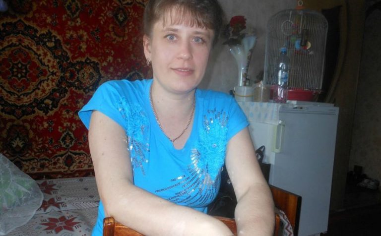 Мої батьки обіцяли нам із братом чудове майбутнє. Коли мій брат одружився, батьки влаштували пишне весілля та подарували йому двокімнатну квартиру у Вінниці. Те саме вони обіцяли і мені, «коли прийде мій час», але незабаром я зрозуміла, що нічого такого не буде.