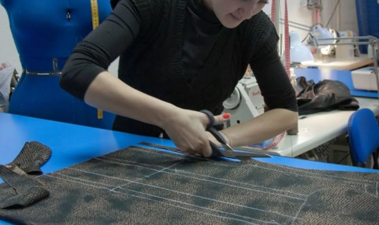 Люда вирішила надати урок своїй ледачій доньці Олі і відправила її жити з рідним батьком. Це виявився найкращий спосіб перевиховання.