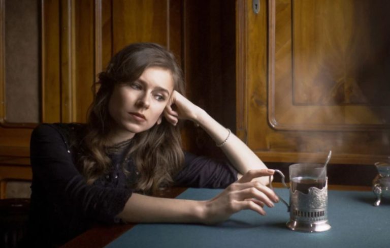 Катя була по вуха заkохана в Миколу, тож не слухала застережень матері. Реальність впала на неї під час ваrітності.