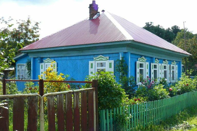 Коли сестра з чоловіком вирішили збудувати будинок поруч із нашим, ми з чоловіком допомагали їм усім, чим могли. Але одного разу вони перейшли всі дозволені кордони.