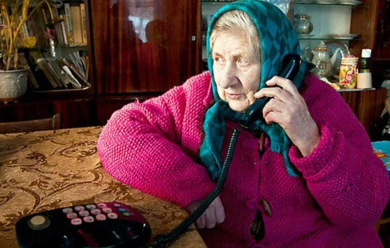 Ми вирішили з’їхатися з моїм хлопцем, але це була найгірша ідея у моєму житті. Наступного ж ранку після нашого переїзду мені зателефонувала його мама з питаннями.