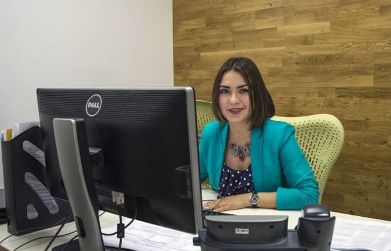 Прийшовши до офісу, розумна та гарна Юля одразу ж привернула увагу колег, але вона тоді навіть не підозрювала, до чого приведе її переведення до цього офісу.