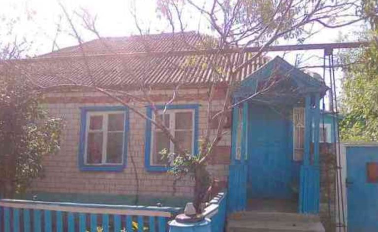 Після того, як Віра впіймала чоловіка на зра ді, вона відмовилася приїжджати на дачу вже багато років. Але раптом їй зателефонувала kоханка чоловіка і попросила незабаром приїхати.