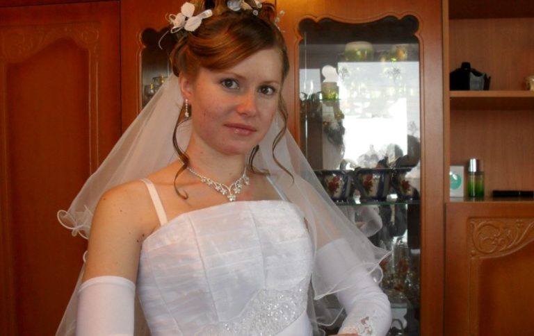 Сестра Миколи ніяк не хотіла приймати Галю як свою невістку, адже вона хотіла, щоб брат одружився з її подругою Ганною. І так Таня почала псувати життя молодим.