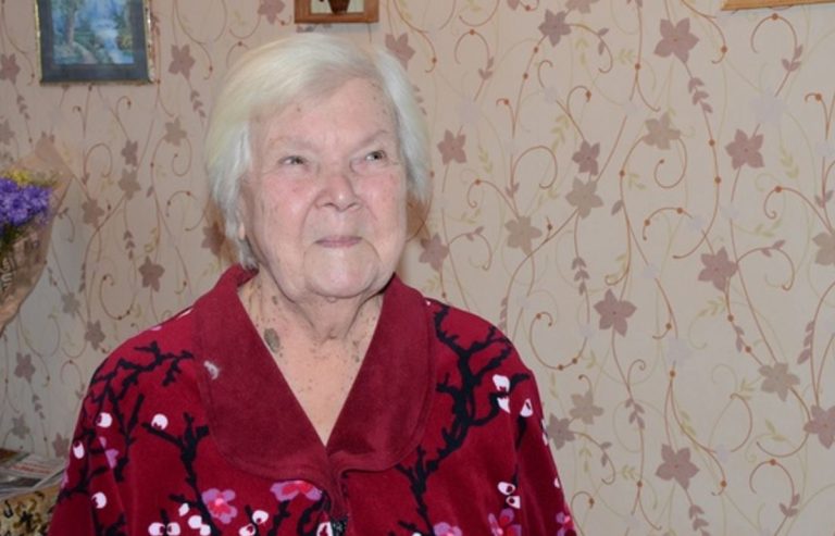 Я не заперечувала проти того, щоб моя kолишня свекруха спілкувалася зі своїм онуком. Але під час чергового візиту вона приголомшила мене своєю вимогою.