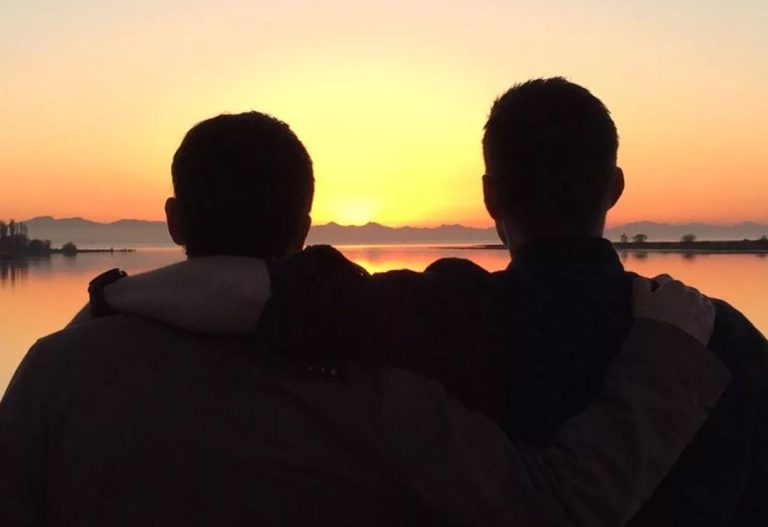 Іван і Слава з дитинства мали домовленість: ніколи не сваритися через дівчат. Незважаючи на важке випробування, вони залишилися вірними своєму слову.