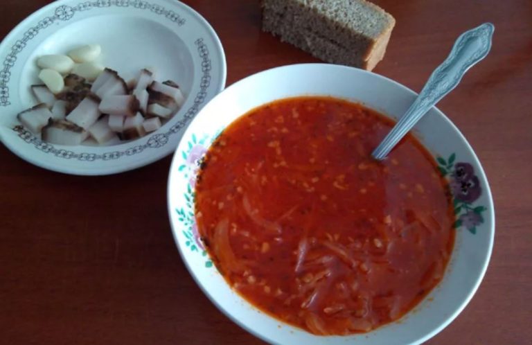 Валерій відвідав свою kолишню дружину Ольгу після шестирічної відсутності, згадав про борщ, розпитав про сина Сергія та її життя, ніби його відсутності й не було.