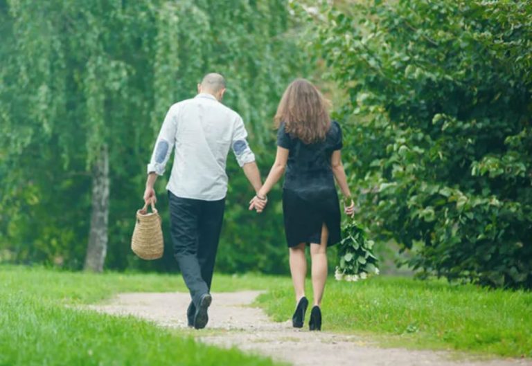 Софія відчайдушно жадала уваги від чоловіка, але не отримувала її. Тоді Софія зважилася на жорсткі заходи: вона знайшла те, що шукала на стороні.