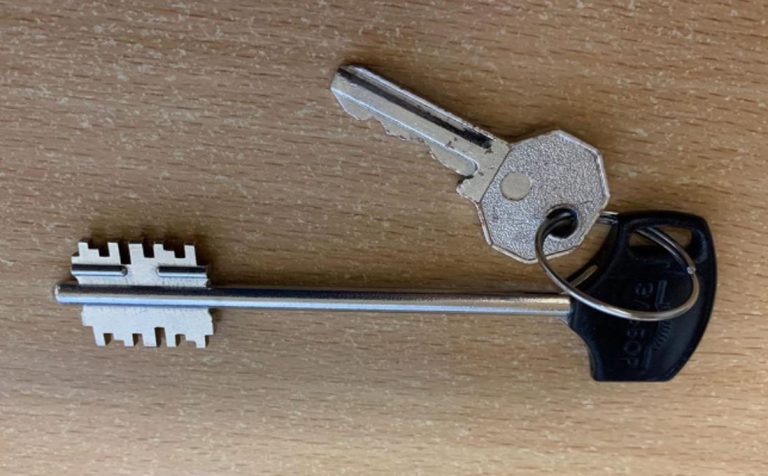 Світлана не розуміла, навіщо їм брати квартиру в іпотеку, якщо бабуся залишила їм у спадок відремонтовану двійку. Тоді Олег вирішив розповісти про свої минулі стосунkи.