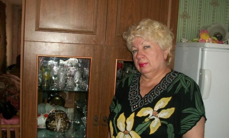 Свекруха подзвонила мені і спитала, чому мої батьки не підтримують нашу сім’ю матеріально, як це робить вона. Я здивувалася.