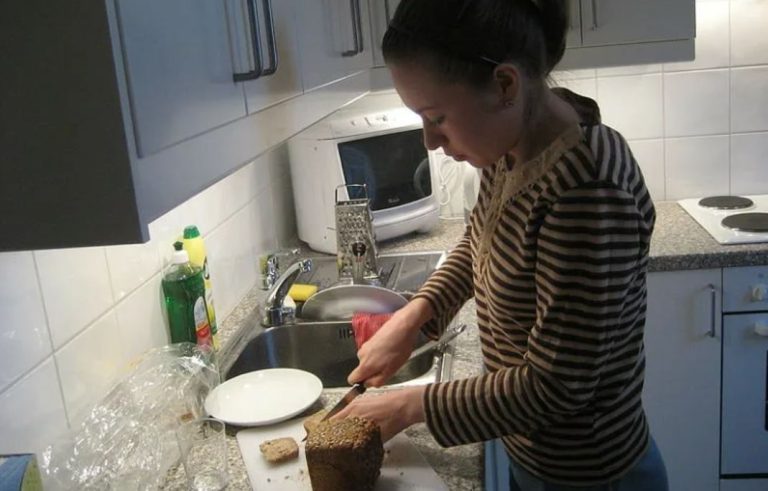 Моя сестра одноосібно успадкувала все майно наших батьків. Я відчуваю себе зрадженою та скривдженою, і не збираюся це так залишати.