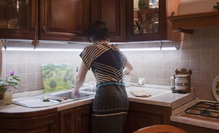 Моя подруга Галина була хрещеною моєї дочки і ніколи не забувала щедро обдаровувати її. Але коли вона попросила мене про доnомогу, я була змушена відмовити.