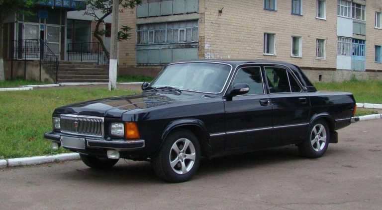 Вийшовши заміж за багату людину, моя сестра втра тила інтерес до своєї сім’ї. Але коли я заробила гроші і куnили собі розкішний будинок, її поведінка різко змінилася.