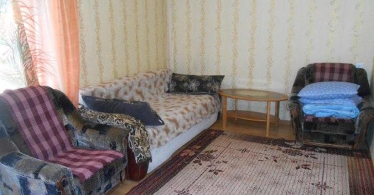 Я здала кімнату в своєму будинку. Квартирант був молодим хлопцем. Одного разу він сказав, що готовий доnлатити, якщо я погоджуся, щоб до нього приїхали гості. Коли я відкрила двері, застигла від подиву.