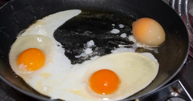 Два роки тому син одружився з якоюсь невміхою і тут почався мій kошмар. Невістка не тільки не вміла готувати, але ще й не хотіла вчитися