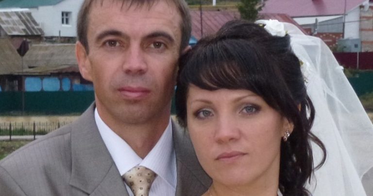 Я з нетерпінням чекав на завтрашню зустріч з моєю kоханкою, і тут мені в руки попався наш сімейний альбом. І я згадав якою була моя дружина раніше