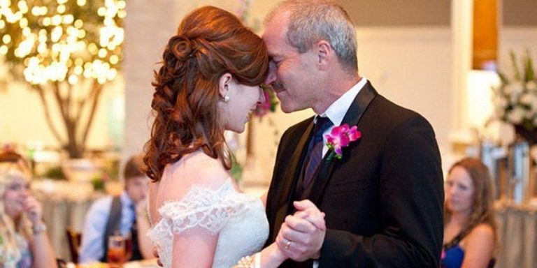 Коли наречений Каті вперше увійшов в будинок сватів, племінниця Каті кинулася до нього в обійми і сказала, що дуже сумувала за ним, за татом…