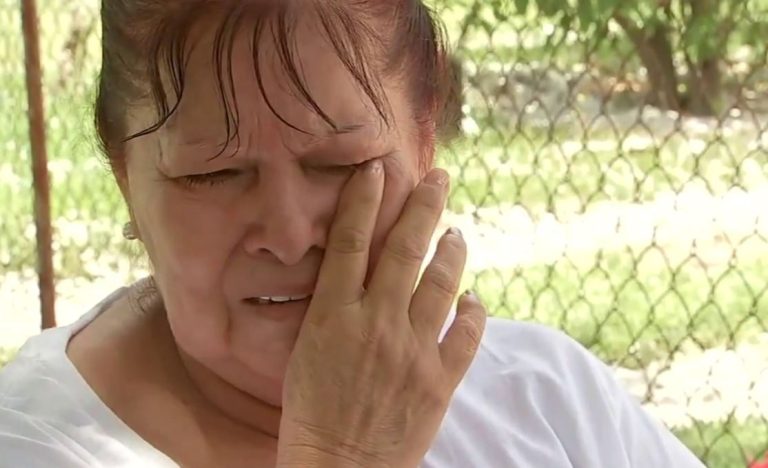 Одного разу, коли ми з мамою пили каву на кухні, я пожар тував, що настільки відрізняюся від батьків, що з таким самим успіхом можу бути і не їхньою дитиною. Моя мати раптово замовкла і зблідла, перш ніж сказати: – Ну… я думаю, ти досить дорослий, щоб я могла тобі дещо розповісти.