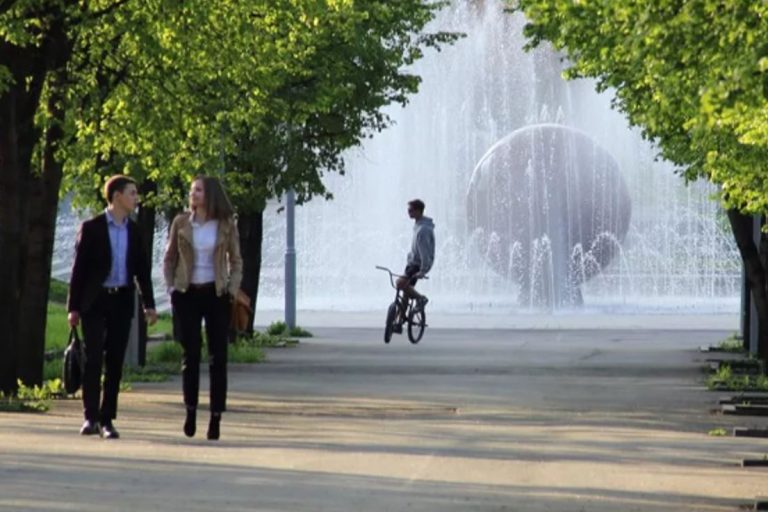 Я не можу зрозуміти поведінку свого двоюрідного брата. Мати дала йому все, але він розірвав з нею всі контакти.