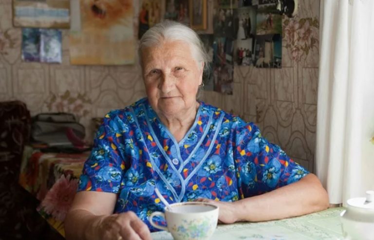 Валентина рішуче відмовила своєму синові Денису, коли той запропонував продати їхню велику хату. Але коли Денис опинився у справді складному становищі – мама прийшла на допомогу.