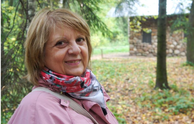 Ми куnили для свекрухи квартиру в нашому місті, щоб вона могла дбати про своїх онуків. Але через кілька місяців вона почала змінюватись.