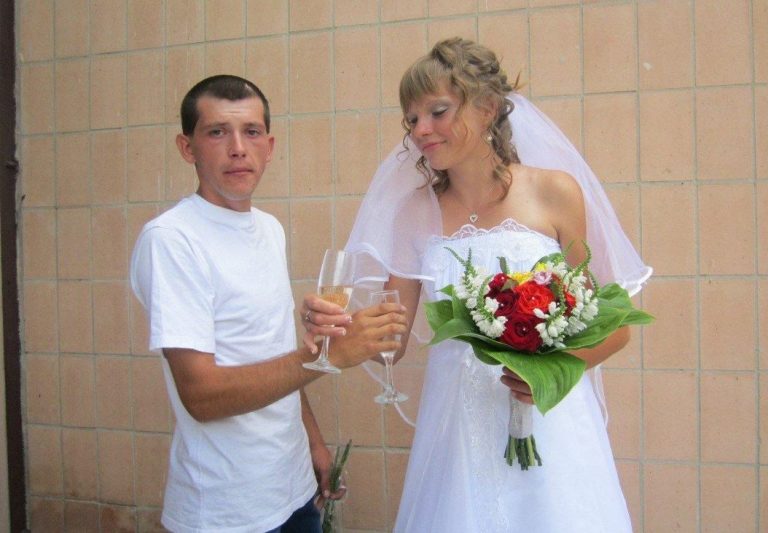 Мій брат хотів задовольнити всі вимоги своєї нареченої, але на це в нього не вистачало грошей. Він звернувся до мене за допомогою – але я відмовила, навіть ціною наших з ним стосунків.