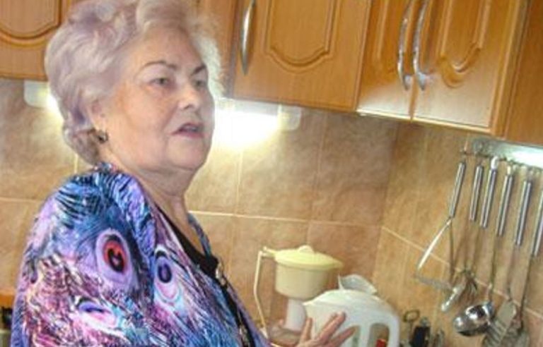 Настя не витримала тиску владної свекрухи, тож роз лучилася з Андрієм. Але багато років по тому вона зрозуміла, що потрібно було просто витерпіти цей період.