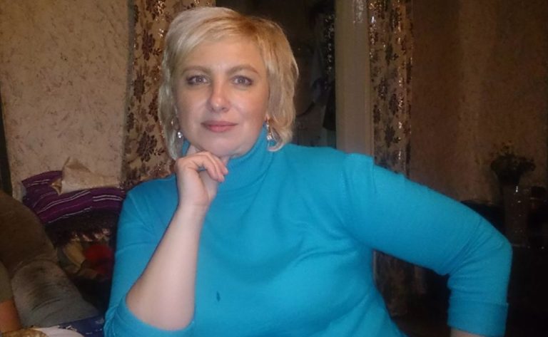 Це було важке рішення, але Віра не мала іншого виходу: вона вигнала дочок з дому, разом з їхніми нареченими.