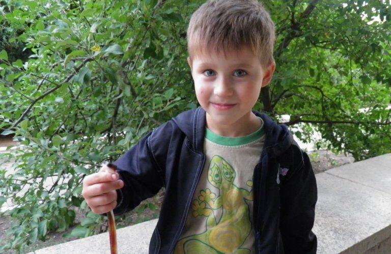 Якось мій син привів додому незнайомого чоловіка і назвав його своїм батьком. Я була приголомшена і не розуміла, що відбувається