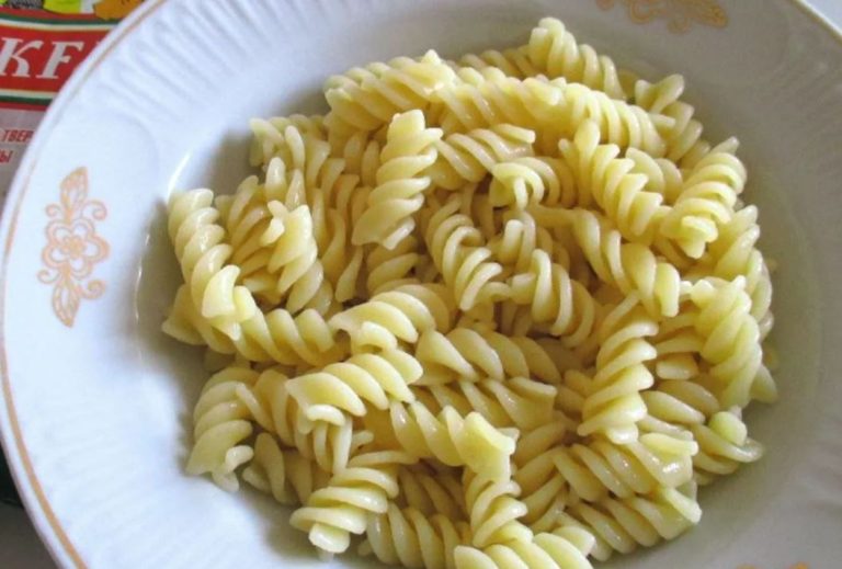 Олег був змушений переїхати до батьківського будинку своєї дружини через серйозні фі нансові проблеми. Але незабаром він усвідомив, що це було дуже безглуздо.