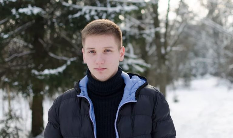 Я завжди був круглим відмінником як у школі, так і в універі, але надмірно суворе виховання батьків дуже згубно позначилося на моїй долі.