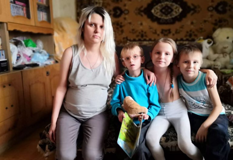 Мені 24 роки, і маю 4 дітей. Нещодавно після чергового візиту свекрухи чоловік висунув мені ультиматум, пригрозивши відібрати у мене дітей.